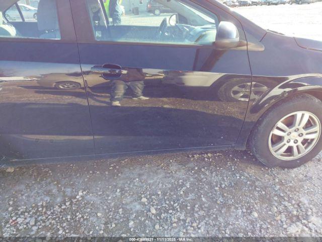 Chevrolet Sonic 2ls Image 11