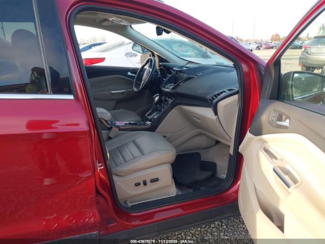 Ford Escape Titanium Image 16