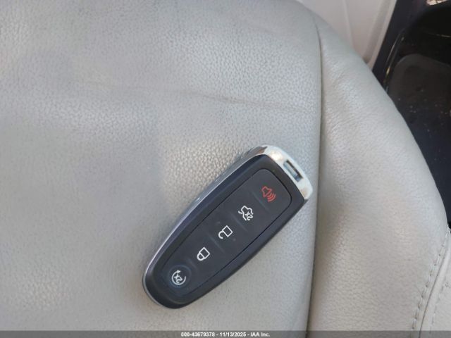 Ford Escape Titanium Image 10