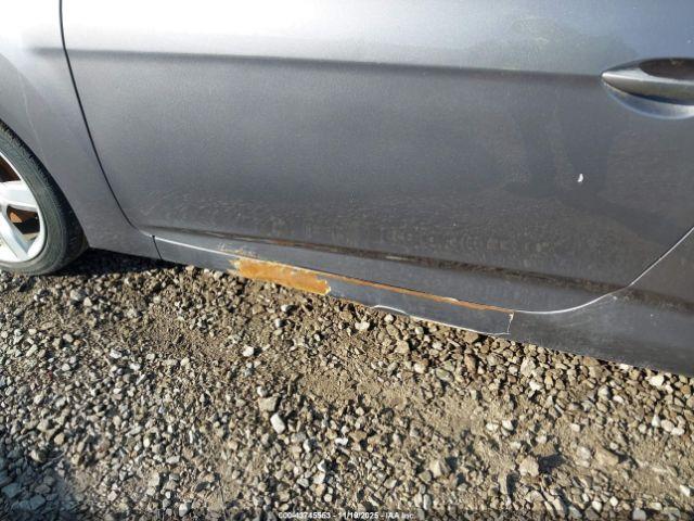 Hyundai VELOSTER Image 10