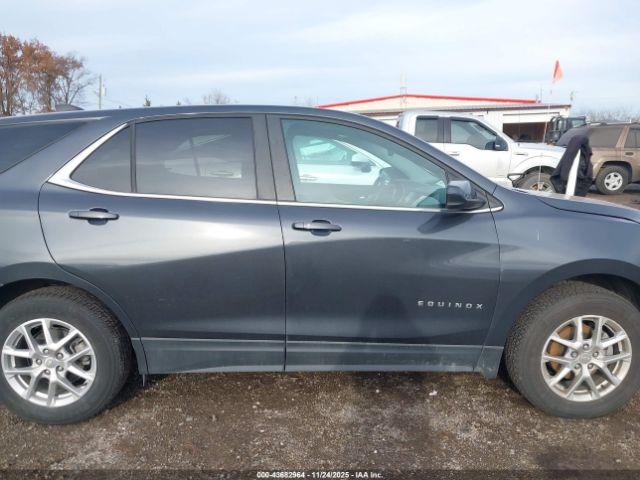 Chevrolet Equinox Awd Lt Image 3