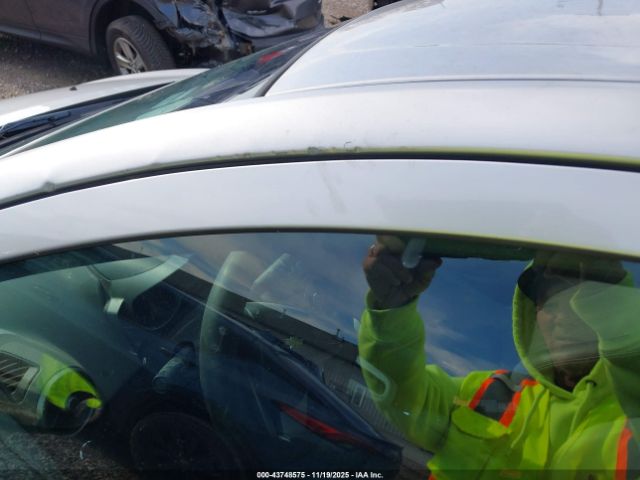 Chevrolet Sonic 2lt Image 2