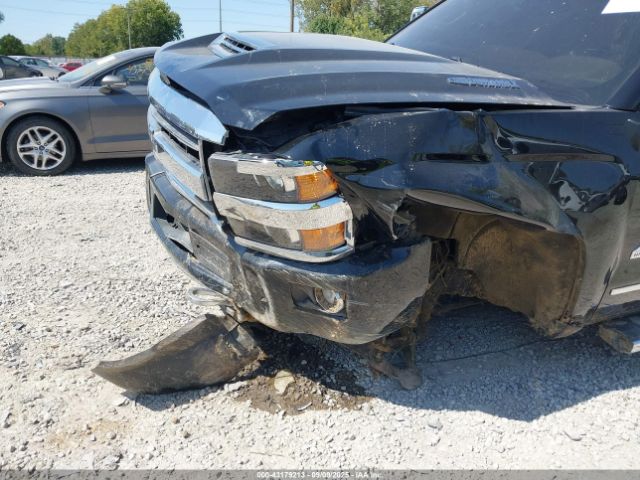 Chevrolet Silverado 2500 High Country Image 10