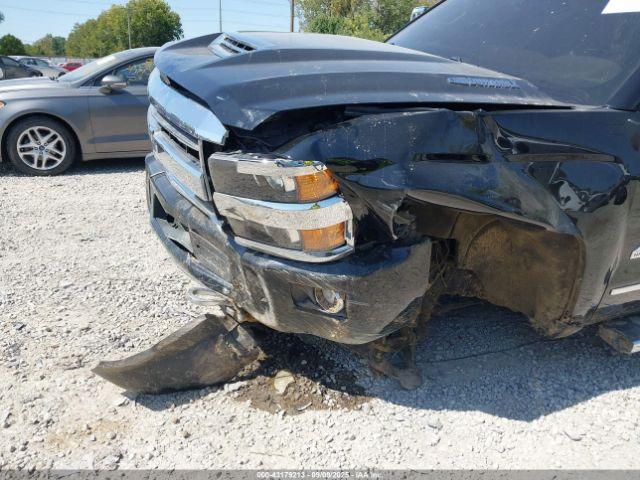 Chevrolet Silverado 2500 High Country Image 10