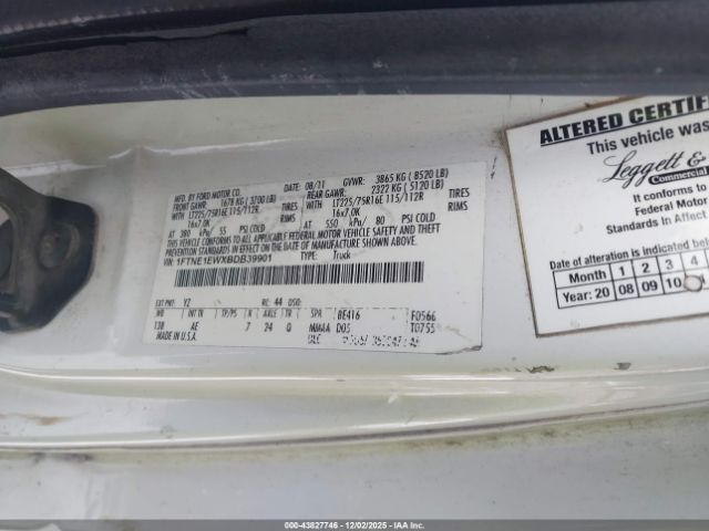 Ford E-150 Commercial Image 8