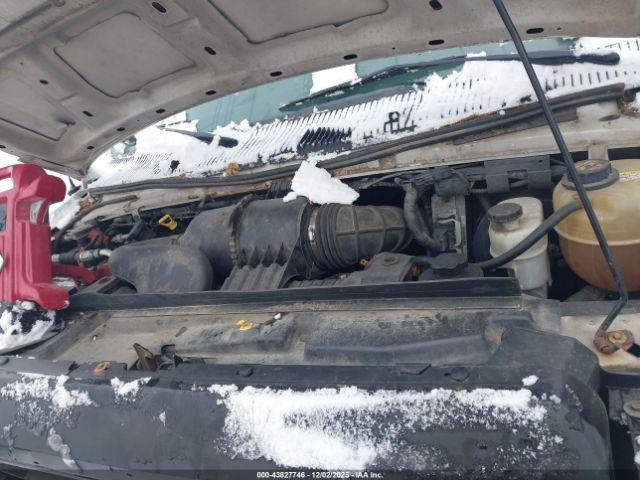 Ford E-150 Commercial Image 7