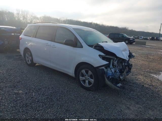  Salvage Toyota Sienna