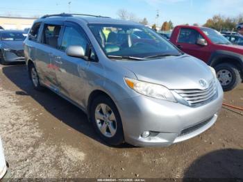  Salvage Toyota Sienna