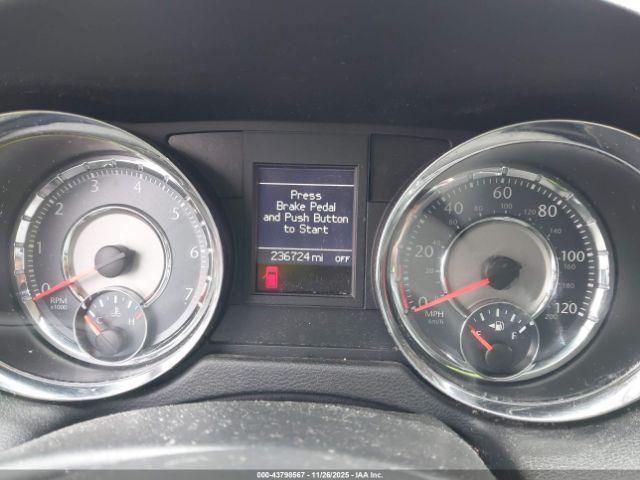 Chrysler Town & Country Touring Image 8