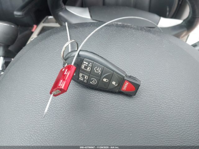 Chrysler Town & Country Touring Image 13