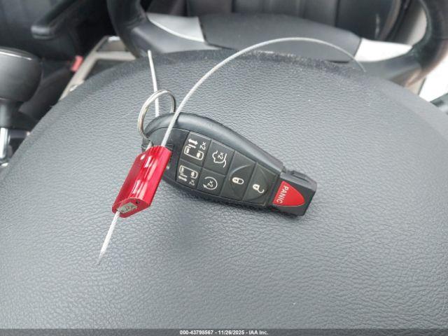 Chrysler Town & Country Touring Image 13