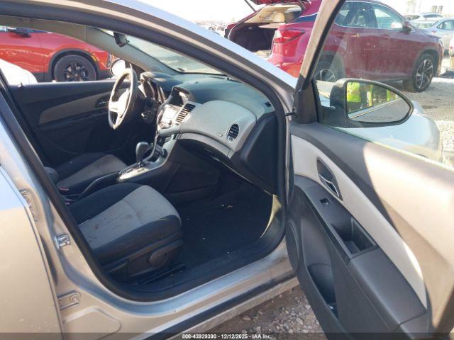 Chevrolet Cruze Ls Image 5