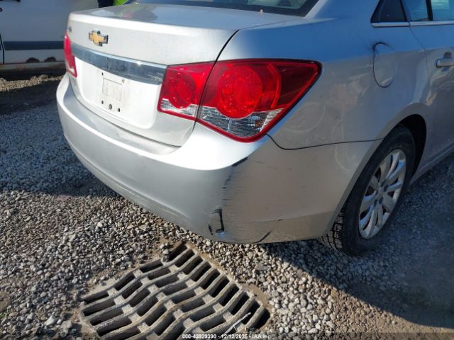 Chevrolet Cruze Ls Image 8