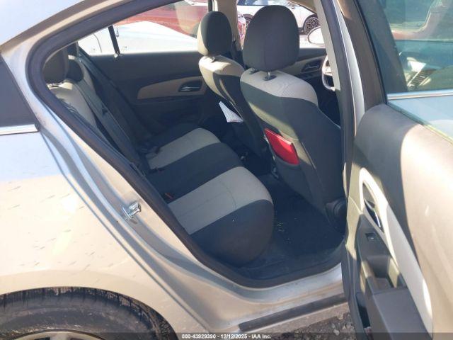 Chevrolet Cruze Ls Image 2