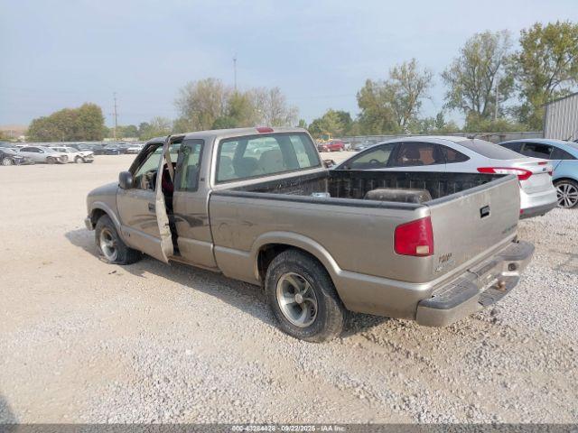 Chevrolet S-10 Ls Image 2