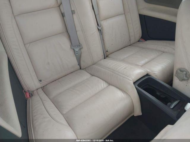 Volvo C70 T5 Image 8