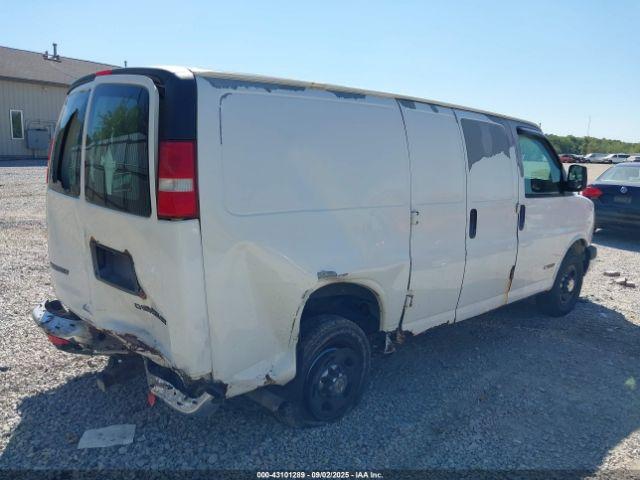 Chevrolet Express Image 16