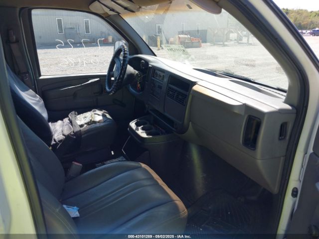 Chevrolet Express Image 7