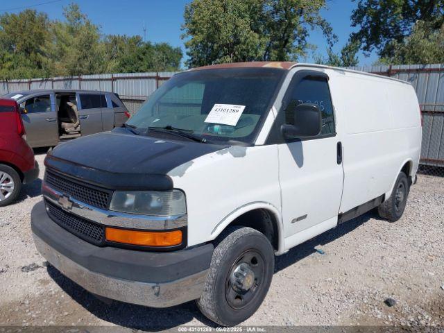Chevrolet Express Image 3
