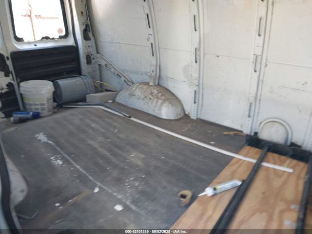 Chevrolet Express Image 8