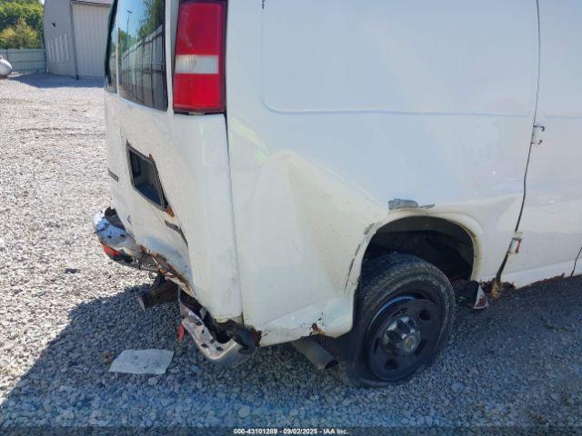 Chevrolet Express Image 11