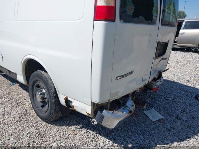 Chevrolet Express Image 12