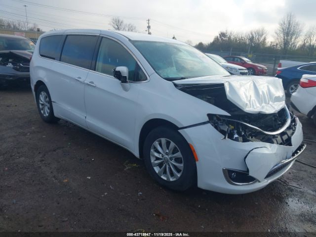 Chrysler Pacifica Touring Plus Image 1