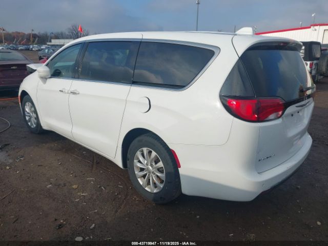 Chrysler Pacifica Touring Plus Image 5