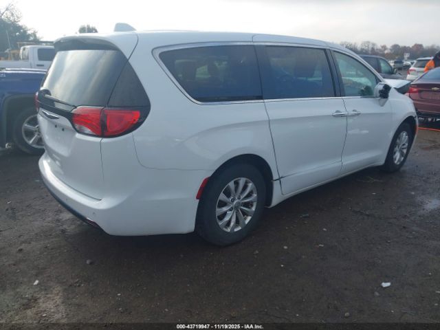 Chrysler Pacifica Touring Plus Image 3