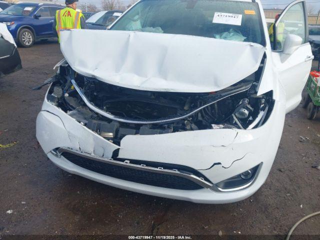 Chrysler Pacifica Touring Plus Image 8