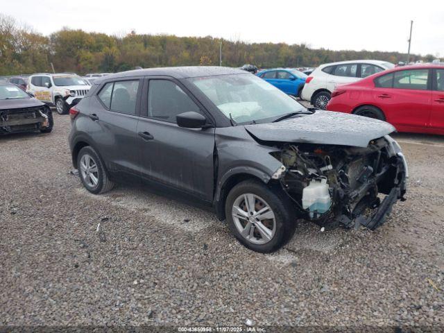  Salvage Nissan Kicks