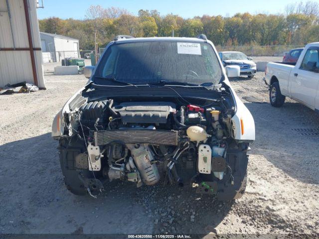 Jeep Renegade Latitude 4x4 Image 12