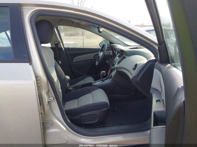 Chevrolet Cruze Ls Auto Image 2