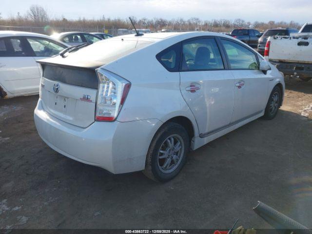 Toyota Prius Four Image 4