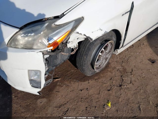 Toyota Prius Four Image 13