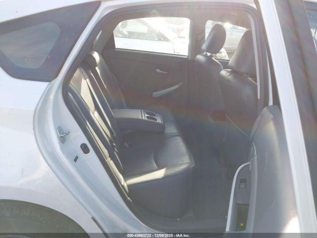 Toyota Prius Four Image 16