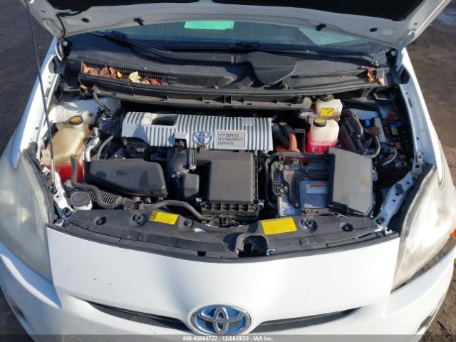 Toyota Prius Four Image 8