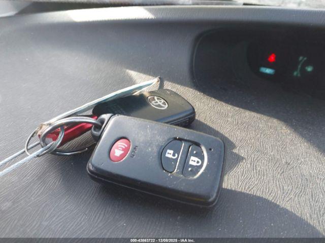 Toyota Prius Four Image 5