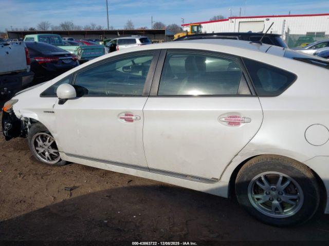 Toyota Prius Four Image 12