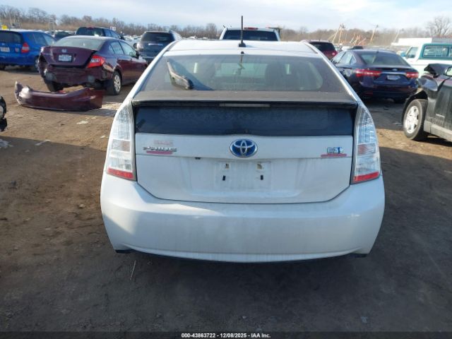 Toyota Prius Four Image 7