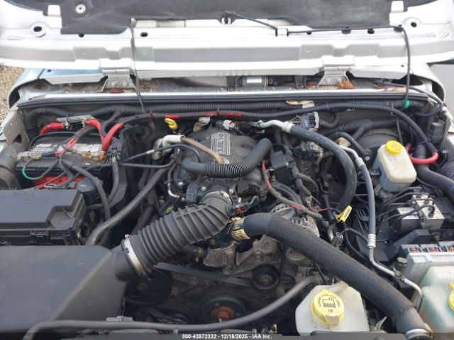 Jeep Wrangler Sahara Image 7