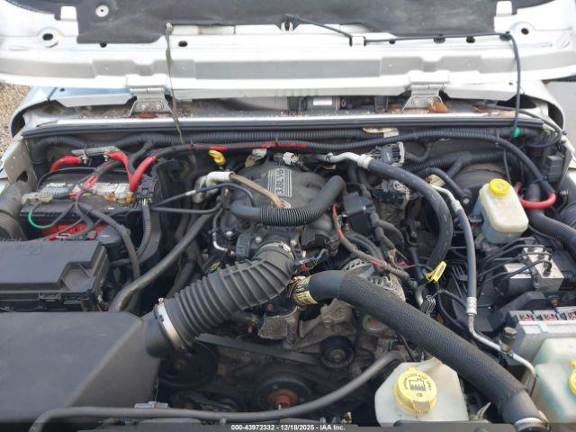 Jeep Wrangler Sahara Image 7