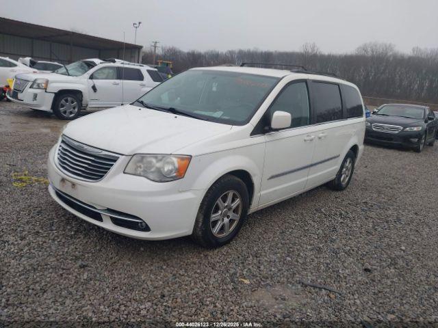 Chrysler Town & Country Touring Image 2