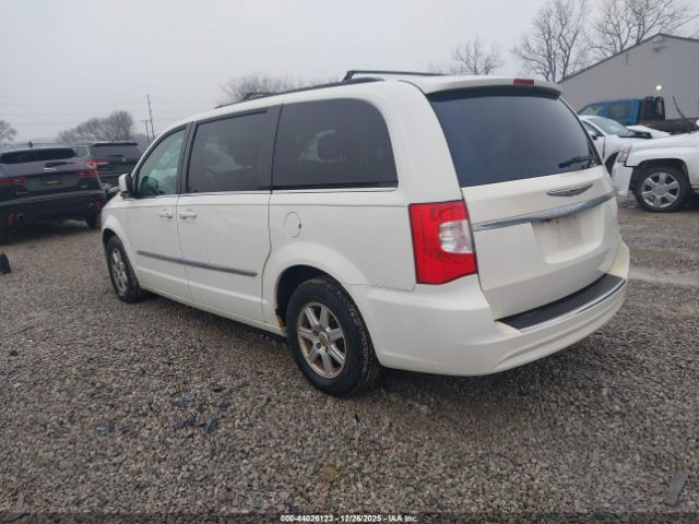 Chrysler Town & Country Touring Image 3