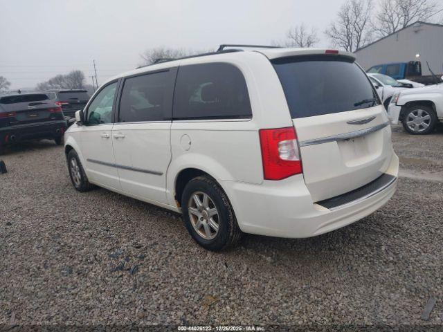 Chrysler Town & Country Touring Image 3
