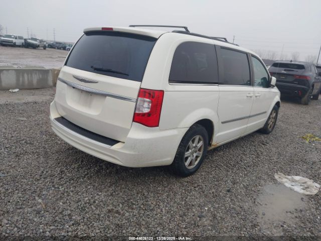 Chrysler Town & Country Touring Image 9