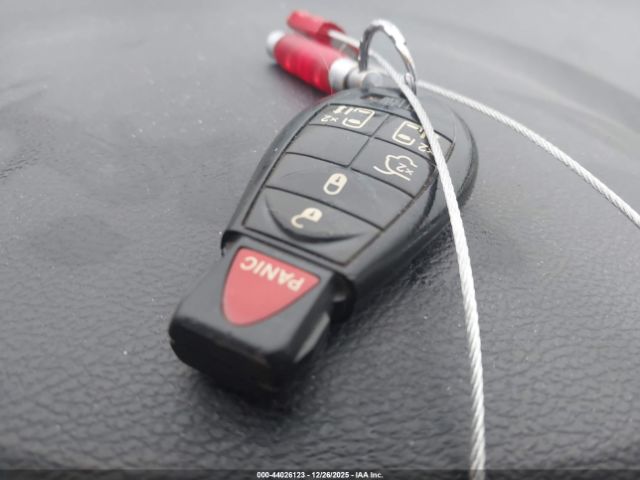 Chrysler Town & Country Touring Image 8