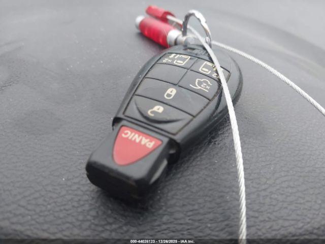 Chrysler Town & Country Touring Image 8