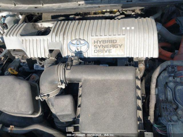 Toyota Prius Three Image 7