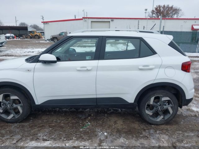 Hyundai VENUE Sel Image 14